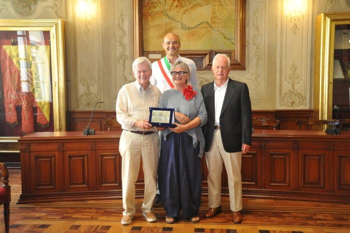 Finale Ligure, consegnata targa ai fratelli Ghigliazza Finale Ligure, consegnata targa ai fratelli Ghigliazza