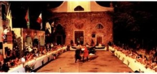 Viaggio in Liguria dentro la “macchina del tempo”. Le feste medievali d’estate da Sarzana a Ventimiglia