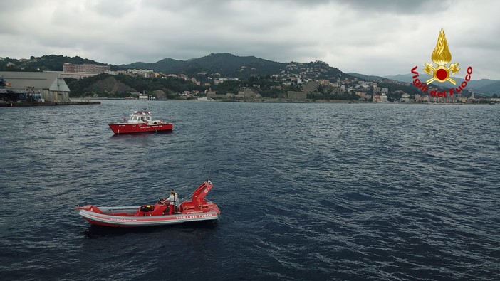 Varazze: cade dal gommone ancora in moto, intervento di guardia costiera e vigili del fuoco