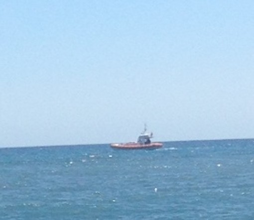 Continuano i controlli posti in essere dalla Guardia Costiera e volti alla tutela della sicurezza e il rispetto delle regole in mare e nelle aree costiere Continuano i controlli posti in essere dalla Guardia Costiera e volti alla tutela della sicurezza e il rispetto delle regole in mare e nelle aree costiere