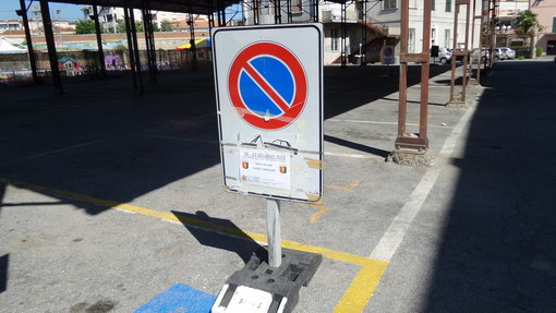 Albenga Genoa Village sul lungomare, ma in Piazza corridoni non si può parcheggiare