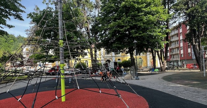 Cairo, riaperti i giardini di piazza della Vittoria. Ma è dibattito sui giochi per i più piccoli Cairo, riaperti i giardini di piazza della Vittoria. Ma è dibattito sui giochi per i più piccoli