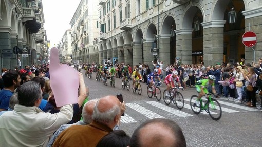 Savona accoglie il Giro d’Italia: il centro città pronto a trasformarsi in un villaggio rosa, strade chiuse dalle 12.30 Savona accoglie il Giro d’Italia: il centro città pronto a trasformarsi in un villaggio rosa, strade chiuse dalle 12.30