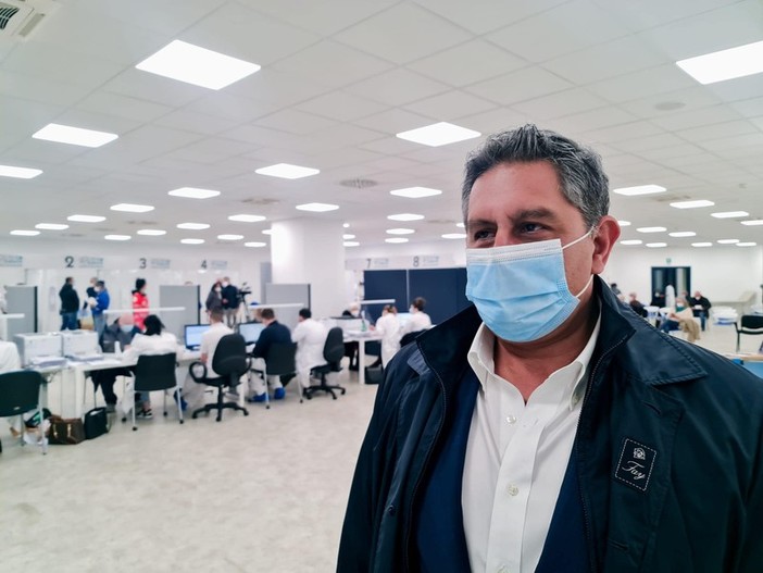 Coronavirus, Toti: "Dati positivi, vaccini al 94% del somministrato sull'erogato" Coronavirus, Toti: "Dati positivi, vaccini al 94% del somministrato sull'erogato"