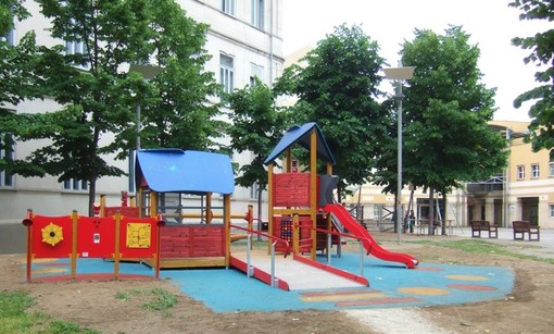 Savona, restaurata l'area giochi in via Verdi Savona, restaurata l'area giochi in via Verdi