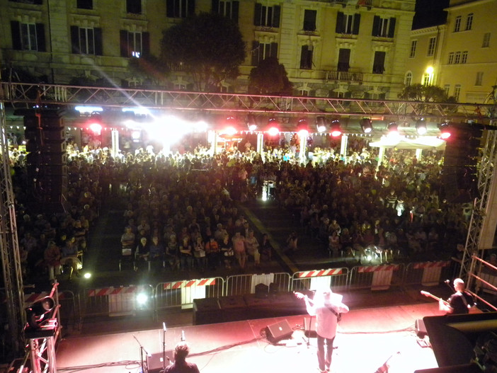 Savona: prosegue la movida savonese con “Metti una sera a Savona nel centro storico..” Savona: prosegue la movida savonese con “Metti una sera a Savona nel centro storico..”