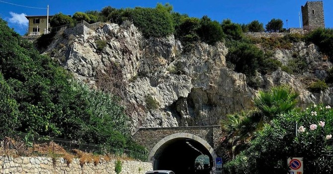Finale, Aurelia riaperta a Capo San Donato, conclusa la prima fase della messa in sicurezza Finale, Aurelia riaperta a Capo San Donato, conclusa la prima fase della messa in sicurezza