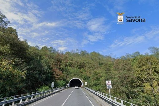 Altare, galleria Fugona chiusa un giorno per lavori all’impianto di illuminazione Altare, galleria Fugona chiusa un giorno per lavori all’impianto di illuminazione