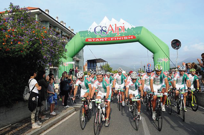 La partenza della precedente edizione della Granfondo Noberasco (ph Play Full)
