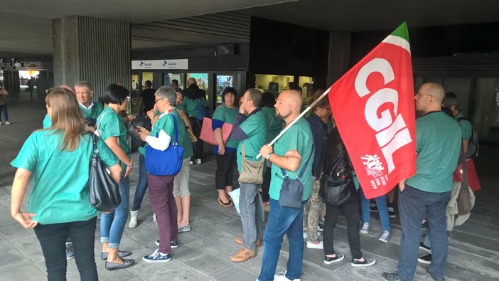 Lavoratori GSL senza lavoro e senza garanzie di ammortizzatori sociali o riassunzioni, domani l'incontro in Regione Lavoratori GSL senza lavoro e senza garanzie di ammortizzatori sociali o riassunzioni, domani l'incontro in Regione