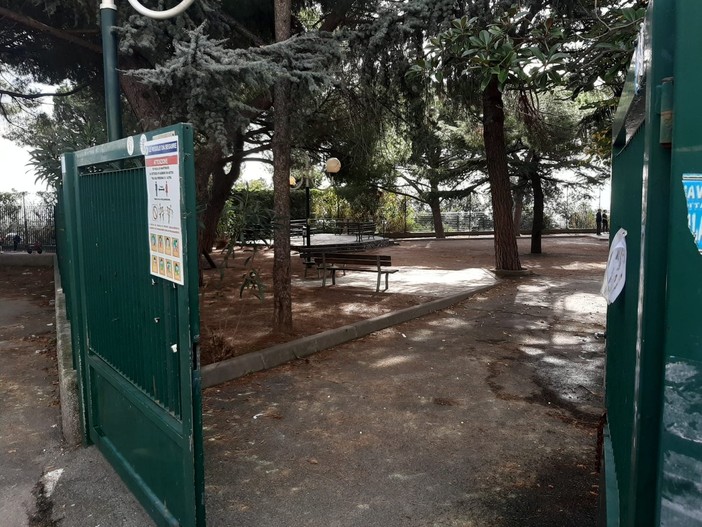 Savona, degrado giardini di via Turati: petizione e raccolta firme dei residenti al sindaco e al Consiglio comunale