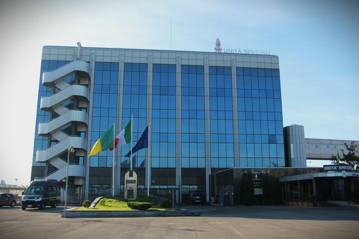 Pirateria audiovisiva nei locali, stretta della Guardia di Finanza nelle serate di Champions League