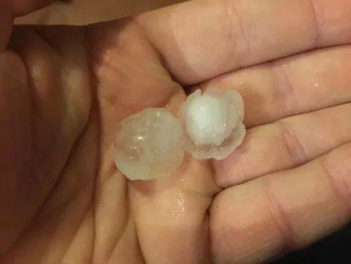 Pomeriggio di cattivo tempo in Val Bormida: violenta grandinata a Calizzano