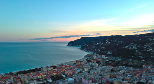 Immagine tratta dalla pagina Facebook del sindaco di Spotorno, Mattia Fiorini