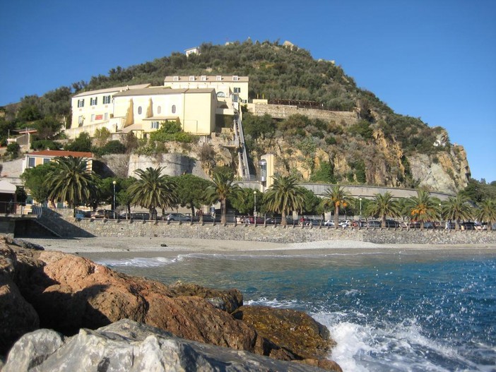 Noli scossa dalla morte di Cristiano Pastorino: l’uomo trovato senza vita vicino al sentiero del Vescovado Noli scossa dalla morte di Cristiano Pastorino: l’uomo trovato senza vita vicino al sentiero del Vescovado