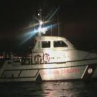 La Guardia Costiera di Loano salva cinque persone alla deriva in barca a vela
