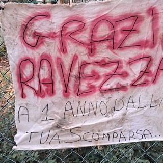 "Grazie Ravezza a 1 anno dalla tua scomparsa", a 365 giorni dalla chiusura del campo non si placa la protesta dei bambini
