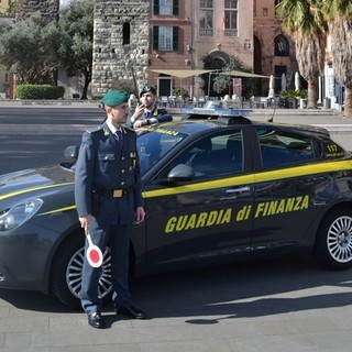 Microcamere e microfoni nascosti per superare la teoria della patente: 6 gli indagati in "Patentopoli"