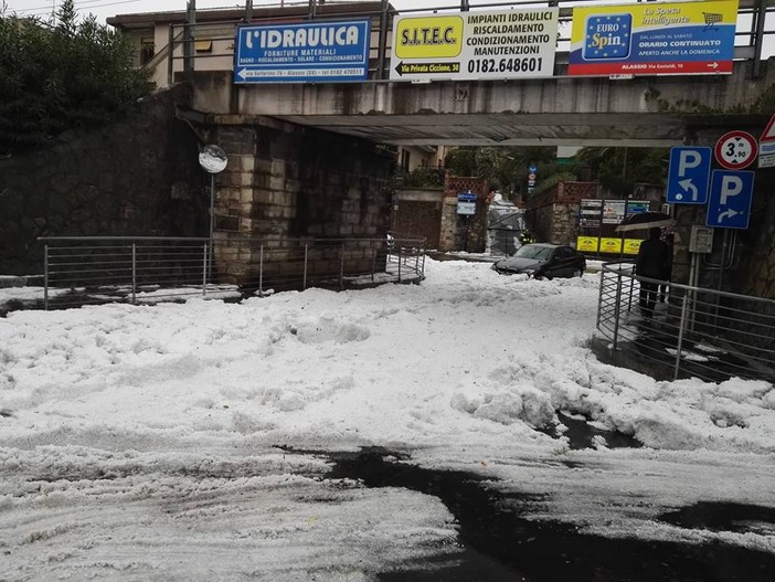 Violenta grandinata nel ponente savonese, forti difficoltà ad Alassio (FOTO e VIDEO)