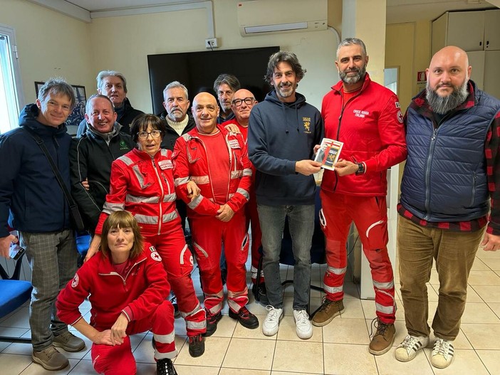 Dal Genoa Club "U Carbunin" un aiuto concreto a chi aiuta: donato un contributo alla Croce Rossa di Varazze