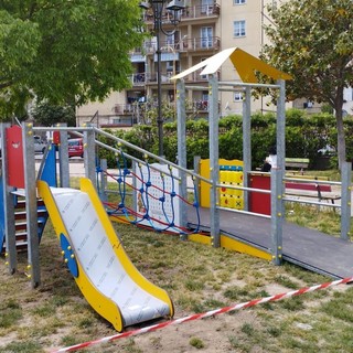 Inclusività anche per i più piccoli: al parco Peter Pan di Albenga nuovi giochi accessibili a tutti