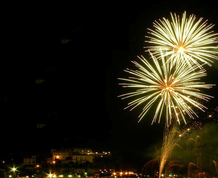 Spettacolo pirotecnico con "I Fuochi del Golfo dell'Isola" a Noli Spettacolo pirotecnico con "I Fuochi del Golfo dell'Isola" a Noli