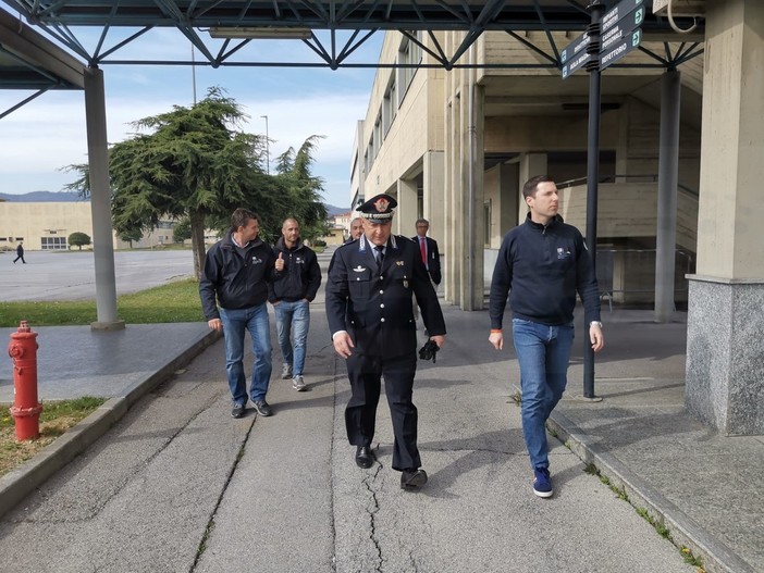 Coronavirus, l'assessore regionale Giampedrone visita la Scuola di Polizia Penitenziaria di Cairo Montenotte