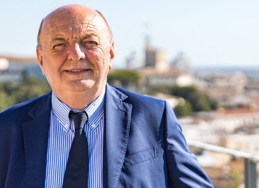 Parte il bando per le comunità energetiche, il Ministro Pichetto Fratin al nostro giornale: "Obiettivo 15-20mila realtà in tutta Italia" Parte il bando per le comunità energetiche, il Ministro Pichetto Fratin al nostro giornale: "Obiettivo 15-20mila realtà in tutta Italia"