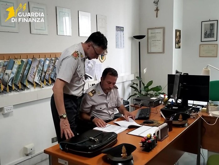 Blitz della Guardia di Finanza, sequestrati oltre un milione di euro in beni per riciclaggio Blitz della Guardia di Finanza, sequestrati oltre un milione di euro in beni per riciclaggio