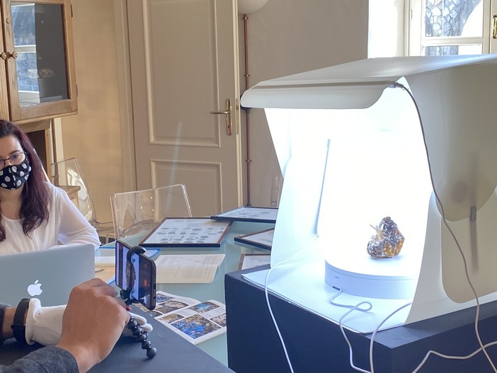 Andora, il museo mineralogico “Luciano Dabroi” diventa sempre più digitale nelle visite Andora, il museo mineralogico “Luciano Dabroi” diventa sempre più digitale nelle visite