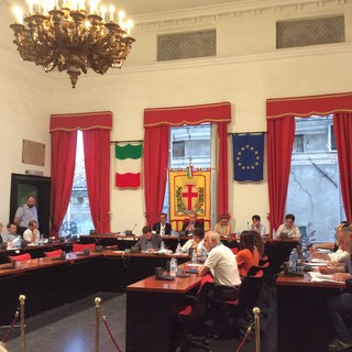 Albenga, giro di vite sul commercio ambulante abusivo e misure in favore dei commercianti