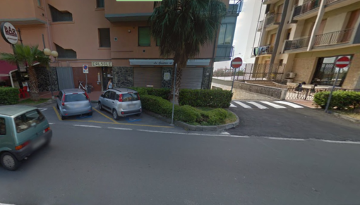 La banda dei negozi colpisce ancora: ladri in azione a "La Gelateria di Borghetto"