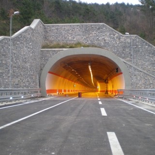 Vado Ligure, interventi di manutenzione ordinaria della galleria “San Nicolò”: da domani chiusa la corsia in direzione Bergeggi
