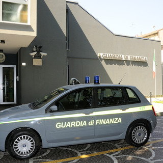 Stabilimento balneare abusivo ad Albenga: sequestrato da Guardia di Finanza e Polizia Locale Stabilimento balneare abusivo ad Albenga: sequestrato da Guardia di Finanza e Polizia Locale