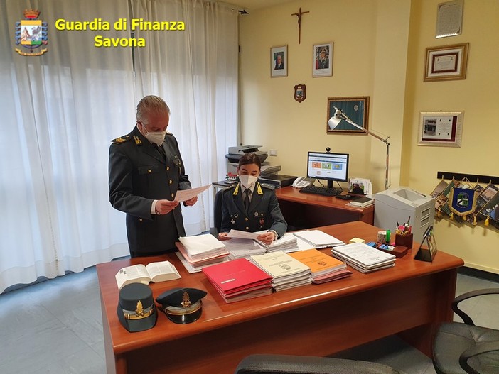 Pregiudicati, giocatori seriali, finti nullatenenti e condannati per mafia: ecco i "furbetti del reddito di cittadinanza del savonese" Pregiudicati, giocatori seriali, finti nullatenenti e condannati per mafia: ecco i "furbetti del reddito di cittadinanza del savonese"