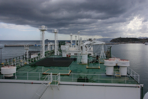 Rapporto di sicurezza rigassificatore e relazioni dei Vigili del fuoco, il gruppo "Fermiamo il mostro" perplesso sulle tempistiche