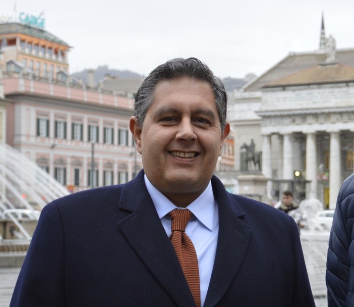 Toti: "Quando sarà il mio turno sarò in prima linea per vaccinarmi con Astrazeneca" Toti: "Quando sarà il mio turno sarò in prima linea per vaccinarmi con Astrazeneca"