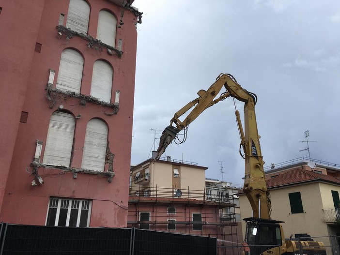 Celle, la ricostruzione dell’ex Hotel Pescetto prevede nuovi appartamenti e 16 box al Comune Celle, la ricostruzione dell’ex Hotel Pescetto prevede nuovi appartamenti e 16 box al Comune
