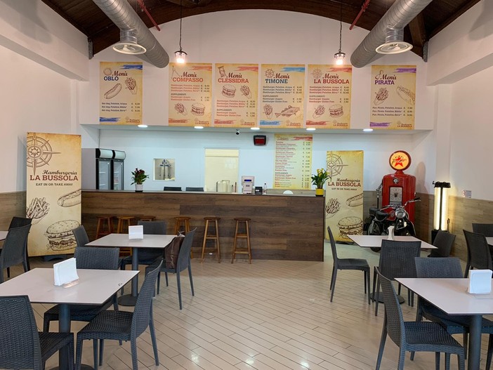 Tutto pronto per l'apertura dell'Hamburgeria "La Bussola" al Molo 8.44 (FOTO E VIDEO)