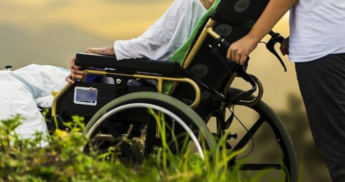 Ricattava gli anziani di cui si prendeva cura, condannata in appello 'la badante diabolica' Ricattava gli anziani di cui si prendeva cura, condannata in appello 'la badante diabolica'