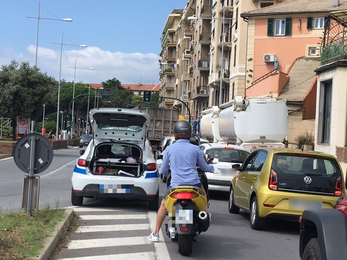 Savona, incidente in corso Mazzini: traffico in tilt