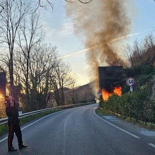 Incendio ad un vecchio silos tra Villanova D'Albenga e Ortovero