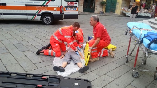 Finale Ligure, prove di emergenza pediatrica in piazza San Giovanni Finale Ligure, prove di emergenza pediatrica in piazza San Giovanni