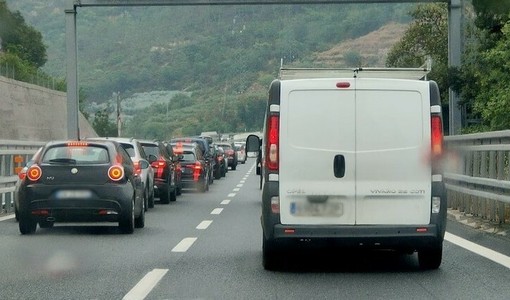Tamponamento in A10 tra Spotorno e Vado, cinque auto coinvolte: due feriti e code fino a 11 chilometri Tamponamento in A10 tra Spotorno e Vado, cinque auto coinvolte: due feriti e code fino a 11 chilometri