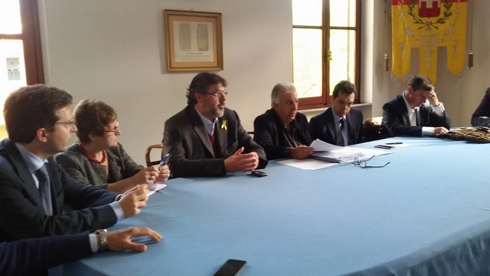 Piaggio di Villanova, territori e amministratori si compattano per l'incontro del 22 aprile al Ministero Piaggio di Villanova, territori e amministratori si compattano per l'incontro del 22 aprile al Ministero
