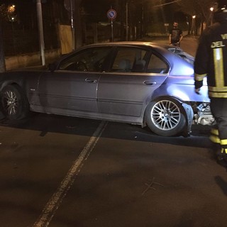 Auto contro albero ad Albenga, all'arrivo dei soccorritori nessuno sul luogo dell'incidente