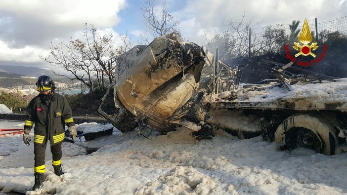 Varazze: incendio tir, traffico tornato alla normalità