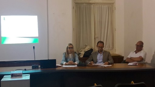 Rivoluzione raccolta differenziata per i negozi di Finalmarina, al via oggi il progetto pilota "Ecostop" Rivoluzione raccolta differenziata per i negozi di Finalmarina, al via oggi il progetto pilota "Ecostop"