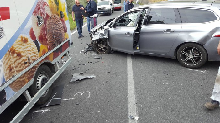 Frontale sulla Strada Provinciale per Boissano, due feriti lievi