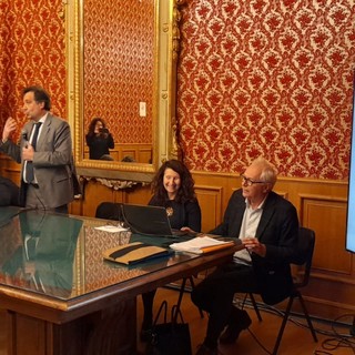 Savona, Sala Rossa gremita per l'incontro pubblico sulla passeggiata a mare. I progettisti rassicurano sulla tenuta alle mareggiate